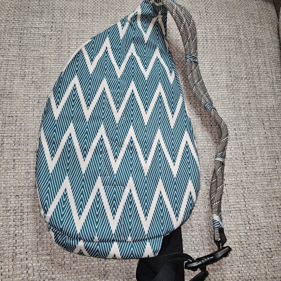 Kavu Rope Sling Shoulder Bag Zig Zag Cross Body Strap Pockets Zip Adjustable - Picture 2 of 8